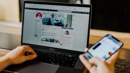 9 Best Laptop For Social Media Marketing – Top Choices